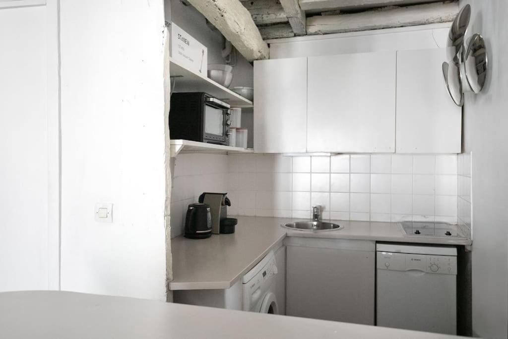 Joli Duplex Au Coeur Du Marais Lägenhet Paris Exteriör bild
